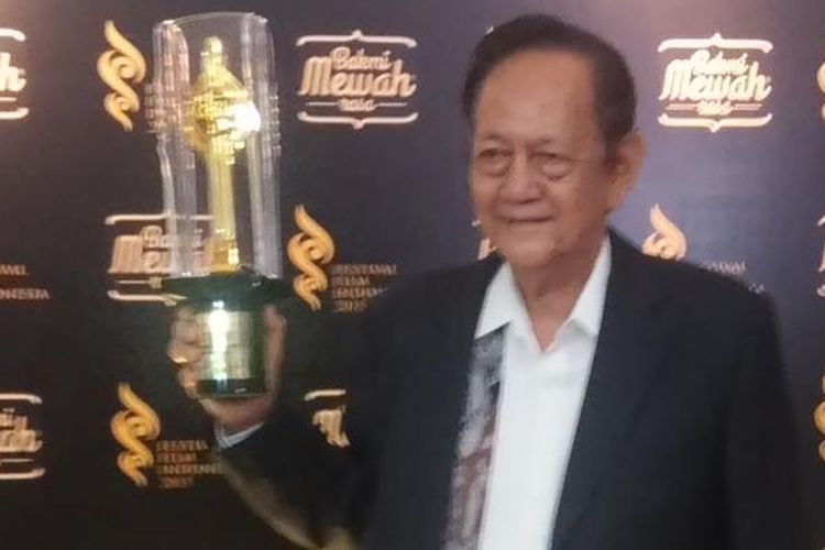 Deddy Sutomo meraih penghargaan Pemeran Utama Pria Terbaik FFI 2015 yang diselenggarakan di ICE BSD, Tangerang, Banten,Senin (23/11/2015l malam.