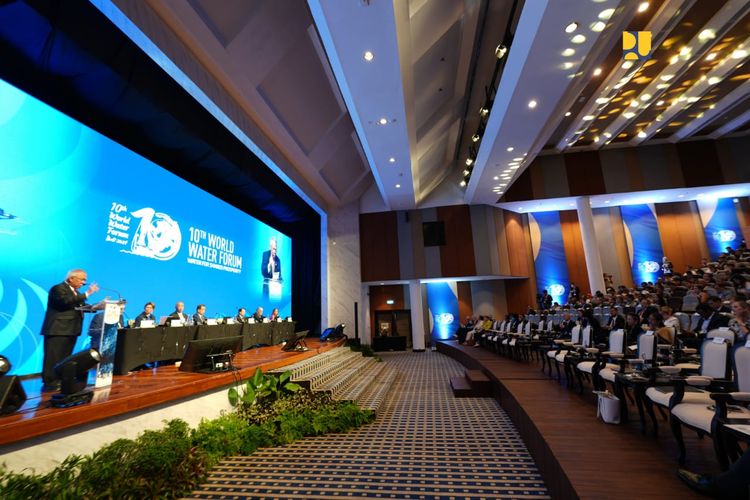 Menteri Pekerjaan Umum dan Perumahan Rakyat (PUPR) Basuki Hadimuljono berpidato dalam diskusi panel tentang basin atau wilayah sungai sebagai bagian dari rangkaian acara World Water Forum (WWF) Ke-10 di Bali, Rabu (22/5/2024).