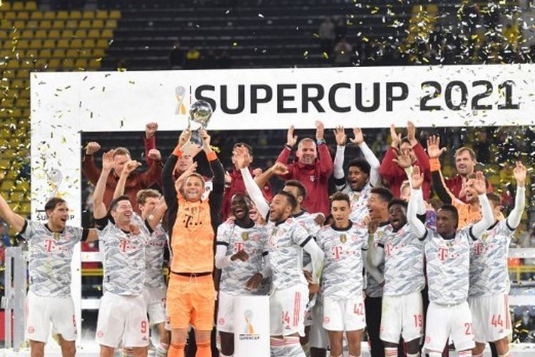 Bayern Muenchen meraih trofi Piala Super Jerman atau DFL Supercup usai mengalahkan Borussia Dortmund dengan skor 3-1 pada Rabu (18/8/2021) dini hari WIB di Stadion Signal Iduna Park.