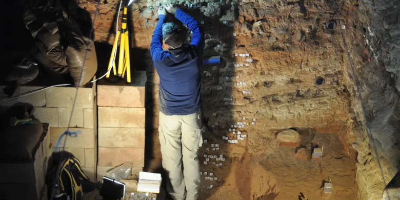 Penelitian di gua Wonderwerk, Afrika Selatan membuktikan manusia purba menggunakan api 900.000 tahun lalu