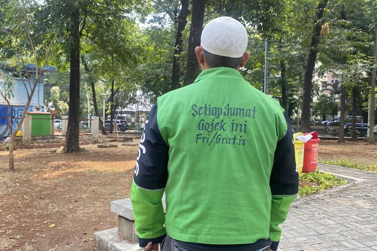 Ojol Maryono Gratiskan Ongkos Penumpangnya Tiap Jumat, Memangnya Tak Rugi?