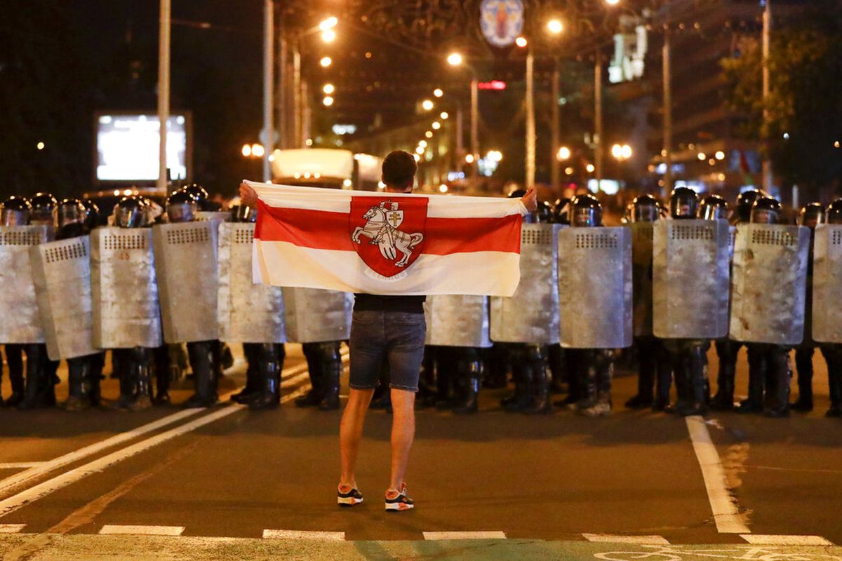 Thousands of demonstrators took to the streets to challenge the early results from Sunday?s Belarusian presidential election.