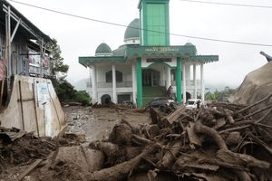 Malam Mencekam di Masjid Kayu Aro, Imam dan 20 Jemaah Tetap Salat Saat Banjir Bandang Terjang Solok
