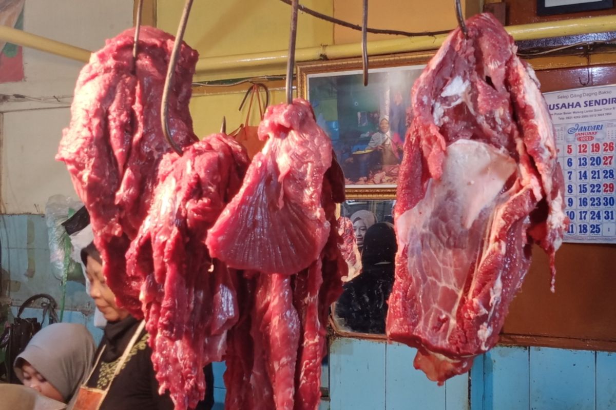 Ilustrasi daging sapi. Harga daging sapi murni di Jawa Timur pada Selasa (17/6/2025) yakni mencapai Rp 117.712 per kilogram,