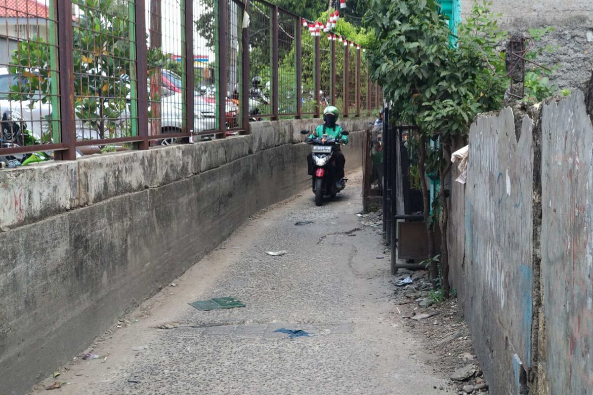 Jalan Kemuning yang akan dilebarkan menjadi jalan tembus dari Jalan Rawajati Timur hingga Jalan Poltangan.