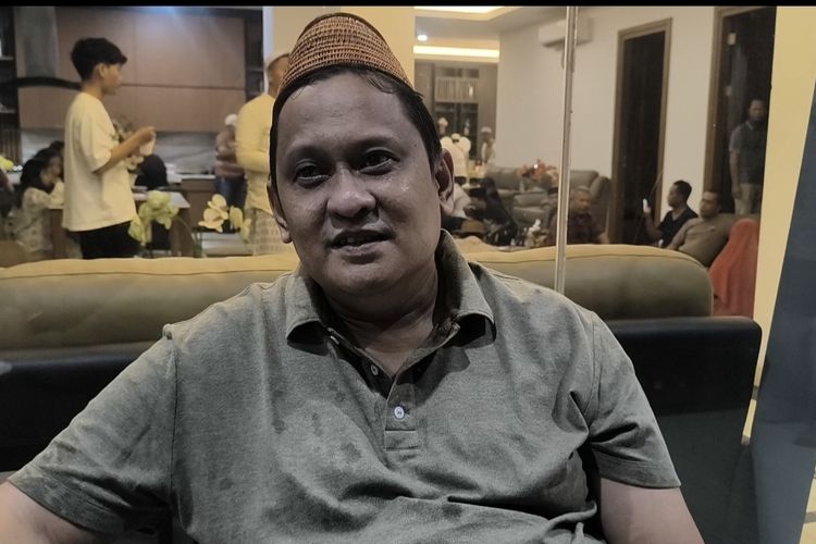Gaya Haji Her Selalu Sarungan, Termasuk Saat Diperiksa KPK