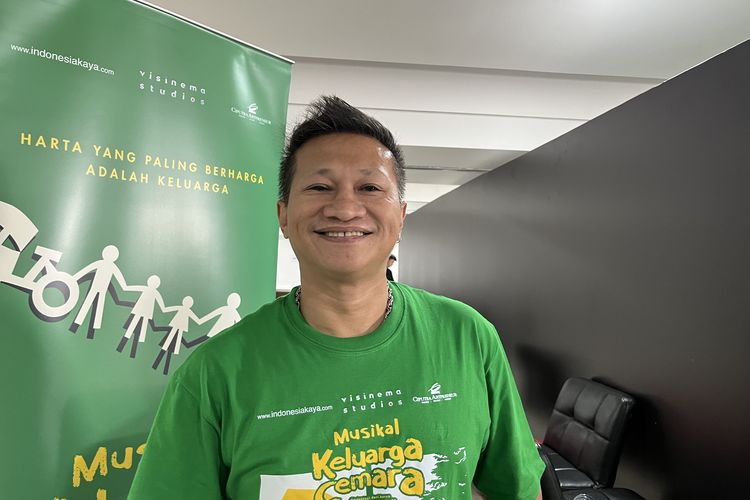 Mang Saswi Gugup Tampil Perdana di Panggung Musikal Keluarga Cemara