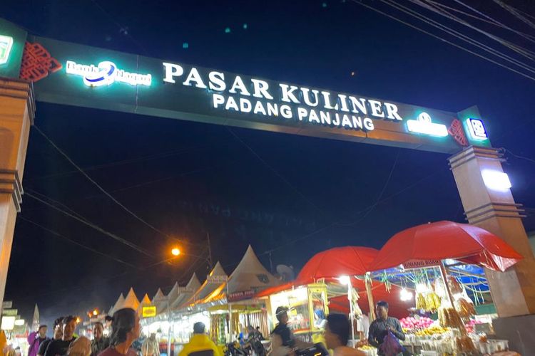 Pasar Kuliner Padang Panjang di Sumatera Barat. 