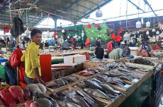 Omzet Pedagang Pasar Muara Angke Turun imbas Banjir Rob