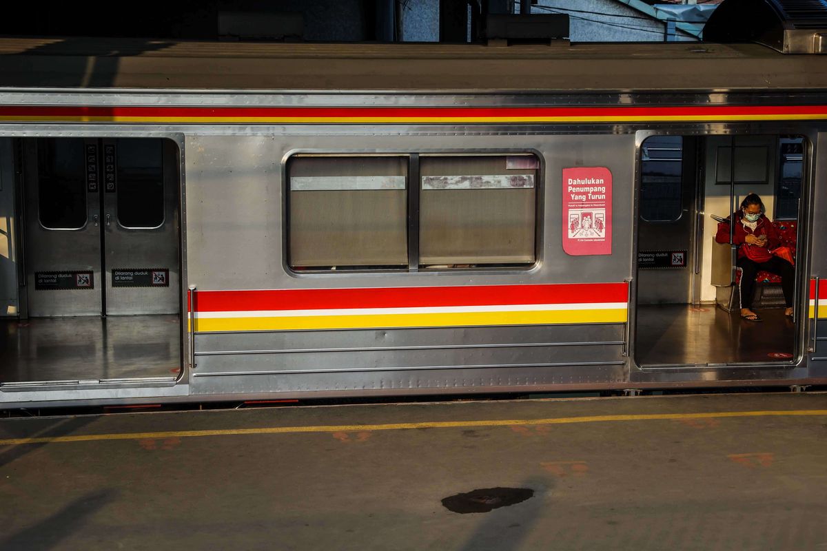 Suasana Stasiun Tanah Abang pasca rekayasa perjalanan KRL di Tanah Abang, Jakarta Pusat, Jumat (7/5/2021).