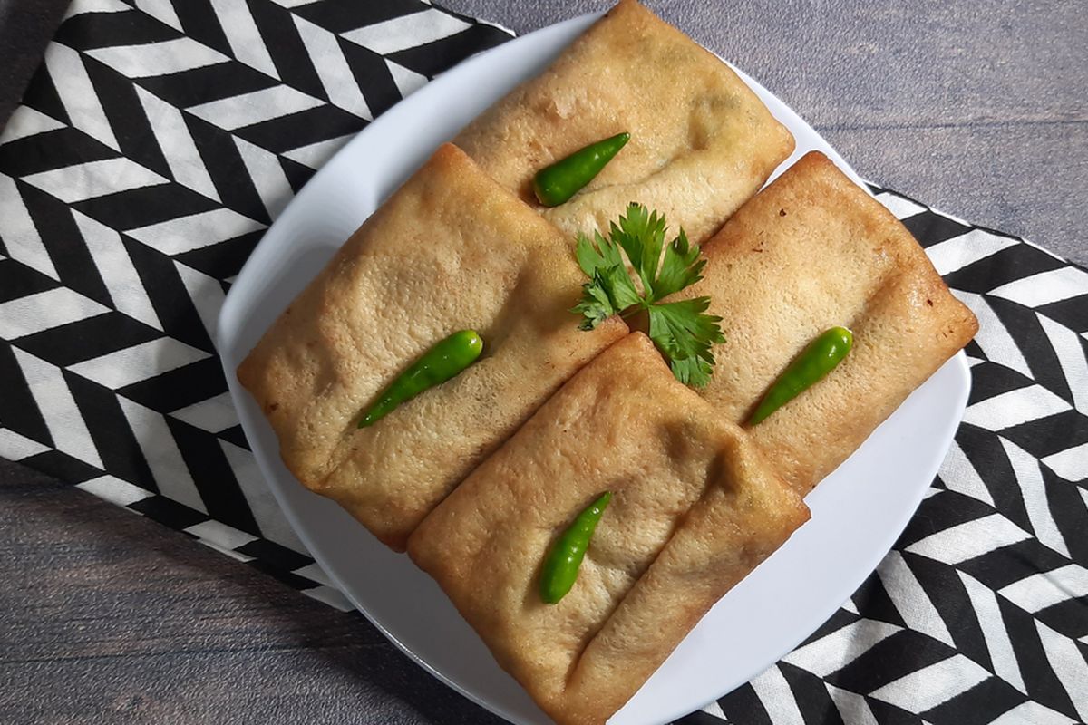 Ilustrasi martabak kulit lumpia.