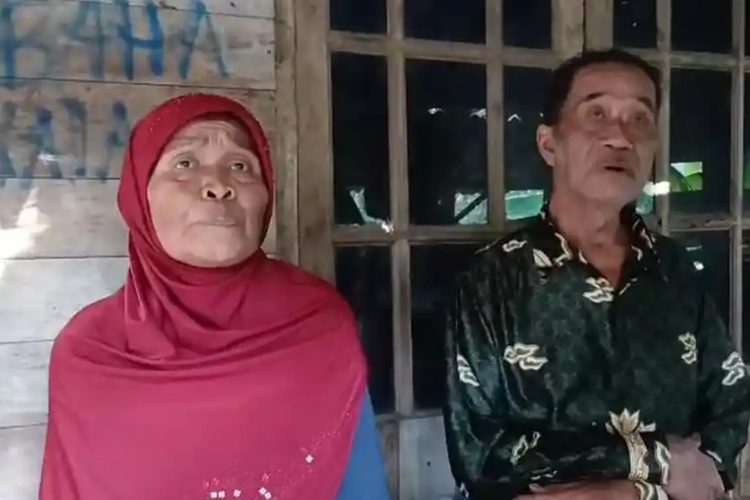 Kisah Pasutri Lansia di Semarang yang Segera Nikmati Listrik setelah 20 Tahun Mengandalkan Sentir