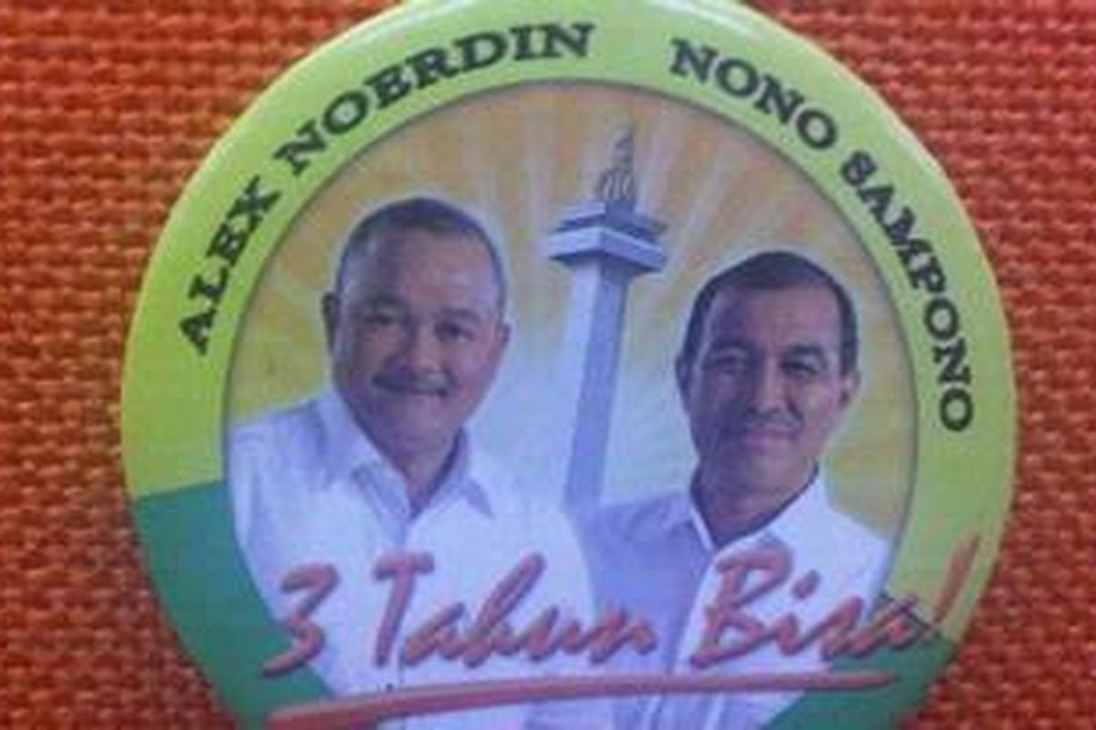 Bakal calon Gubernur dan Wakil Gubernur DKI Alex Noerdin dan Nono Sampono membuat pin yang berisi foto mereka berdua dengan latar belakang Monas, dengan tagline 