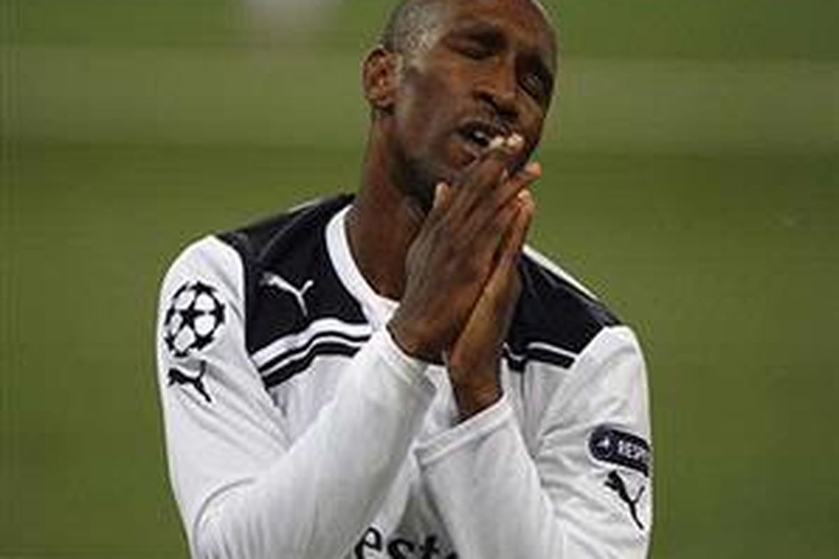Striker Tottenham Hotspur, Jermain Defoe, sedang bersedih karena pamannya hilang tersapu badai.
