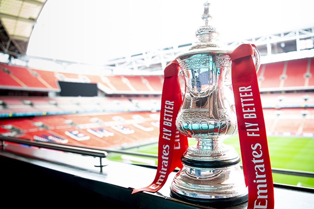 Trofi Piala FA yang akan diperebutkan klub-klub dari semua kasta di Liga Inggris, bahkan dari Wales. Piala FA merupakan kompetisi nasional tertua di dunia. Musim 2021-22, Piala FA menyediakan hadiah uang senilai 1,8 juta poundsterling atau sekitar Rp 35,001 miliar untuk sang juara.