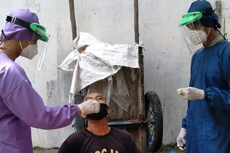 Pemudik menjalani tes cepat antigen di kampung halamannya di Kelurahan Margadana, Kecamatan Margadana, Kota Tegal, Rabu (5/5/2021) (Dok. Puskesmas Sumurpanggang)