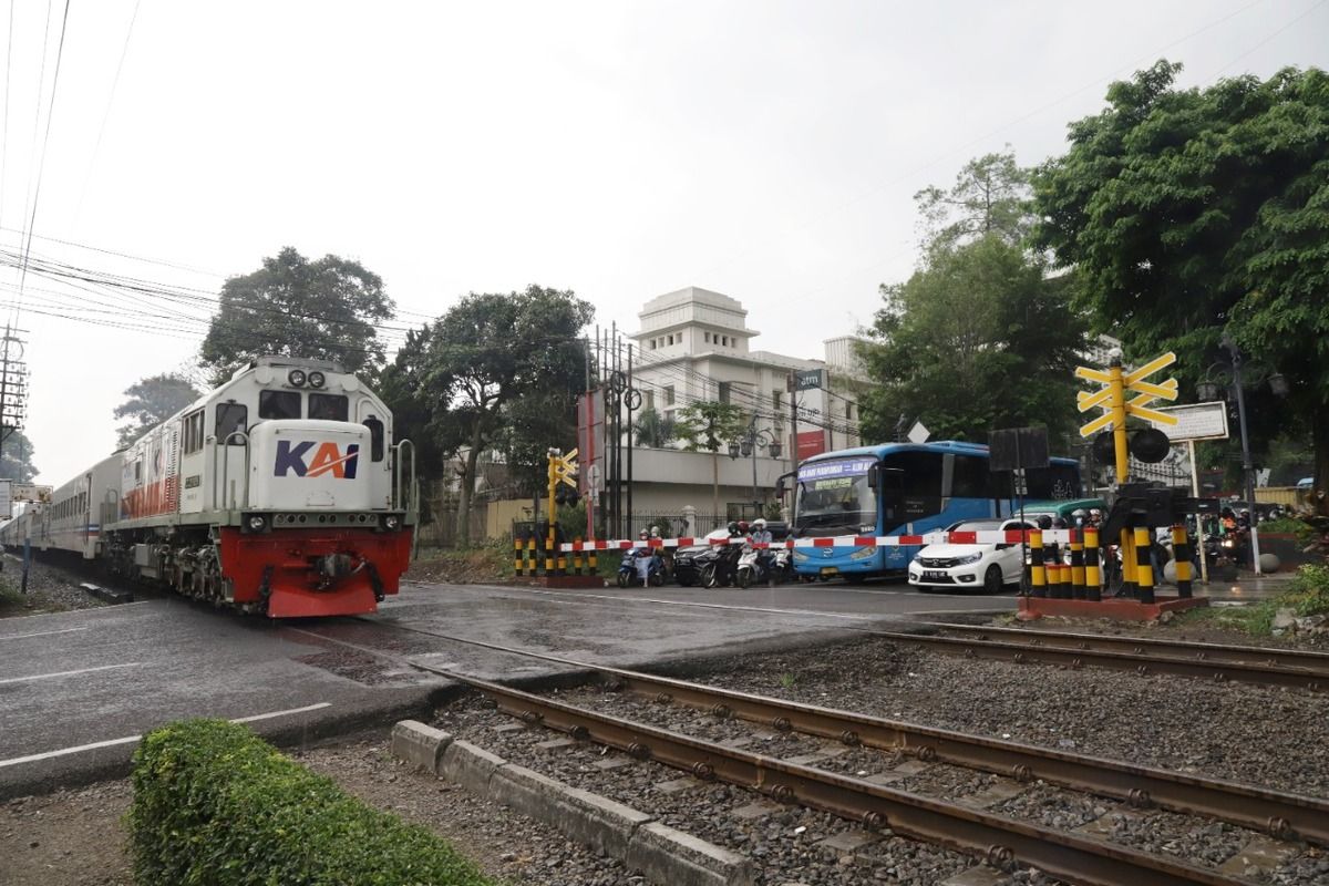 Perlintasan sebidang kereta api (KA) di wilayah PT KAI Daop 5 Purwokerto, Jawa Tengah.