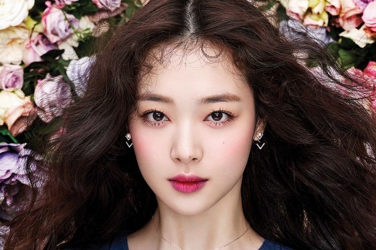 Mantan member girlband f(X), Sulli, yang ditemukan meninggal dunia pada Senin (14/10/2019).