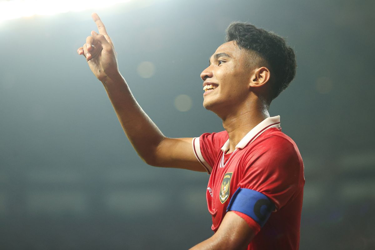 Marselino Ferdinan mengemban ban kapten timnas U19 2022 dalam ajang Piala AFF U19 2022 di Stadion Patriot Candrabhaga. Terkini, Marselino Ferdinan disebut tidak akan tampil membela timnas U20 Indonesia dalam ajang Piala Asia U20 2023, 1-18 Maret mendatang.