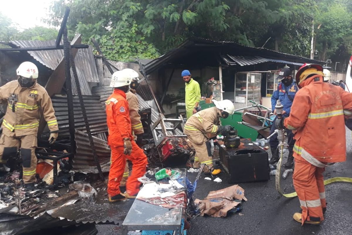 Kebakaran terjadi di dekat Rumah Sakit Fatmawati tepatnya di Jalan Lingkar RS Fatmawati RT 03 RW 09, Cilandak Barat, Cilandak, Jakarta Selatan pada Selasa (20/4/2021) sekitar pukul 13.00 WIB.