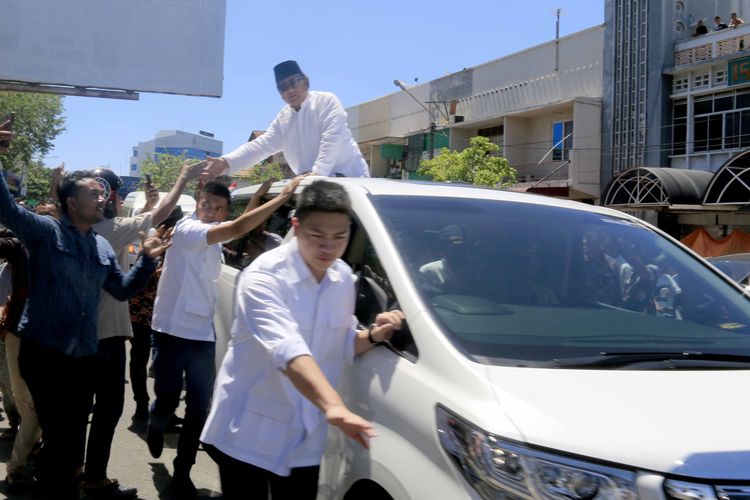 Calon Presiden nomor urut 02 Prabowo Subianto saat berkunjung ke Aceh menemui rakyat Aceh, Jumat (3/5/2019).   