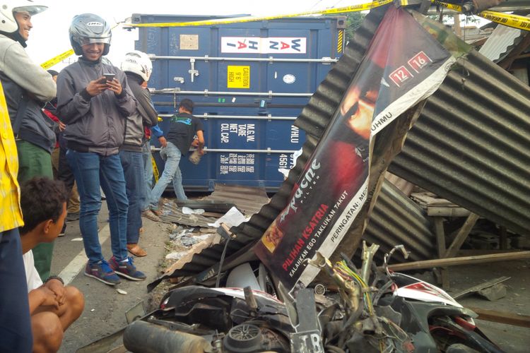Kecelakaan beruntun kembali terjadi di jalan nasional Semarang-Solo tepatnya di kilometer 32 Kelurahan Harjosari Bawen, Kabupaten Semarang, Selasa (29/8/2017) siang.