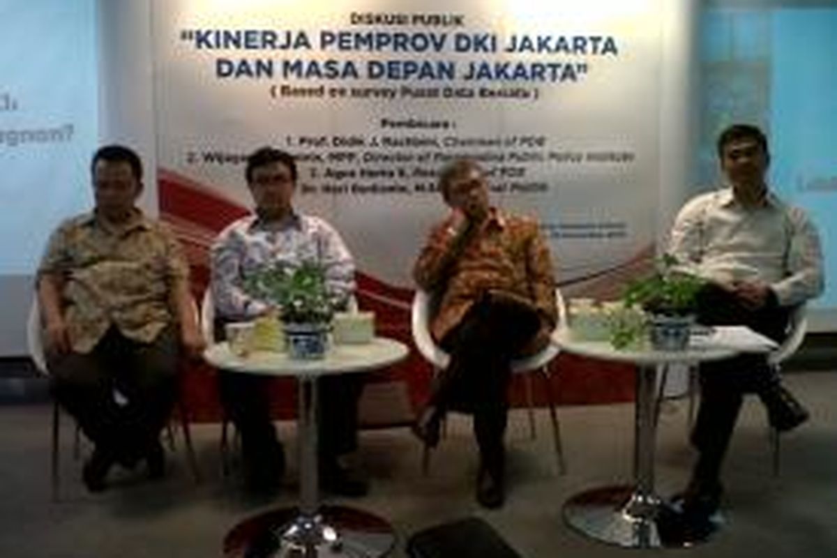 (Kiri-kanan) Ridwan Dalimunthe (pendiri PDB), Agus Herta (peneliti PDB), Didik J Rachbini (Ketua dan pendiri PDB ), dan Wijayanto Samirin (Deputi Rektor Bidang Kerja Sama dan Pengembangan Bisnis Universitas Paramadina) dalam diskusi 