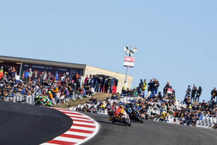 Pebalap Federal Oil Gresini Moto2 (FOGM2), Nicolo Bulega, saat balapan pada Moto2 Algarve 2021