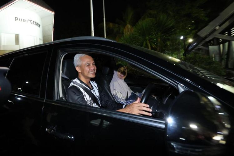 Ganjar Pranowo meninggalkan rumah dinas Puri Gedeh, Selasa (5/9/2023).