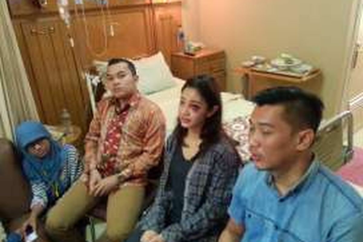 Saori Ishii (25), seorang warna negara Jepang dianiaya kekasihnya di apartemen Kalibata City, saat ditemui di RS Tria Dipa, Pancoran, Jakarta Selatan, dalam perawatan akibat penganiayaan tersebut, Selasa (25/10/2016). 