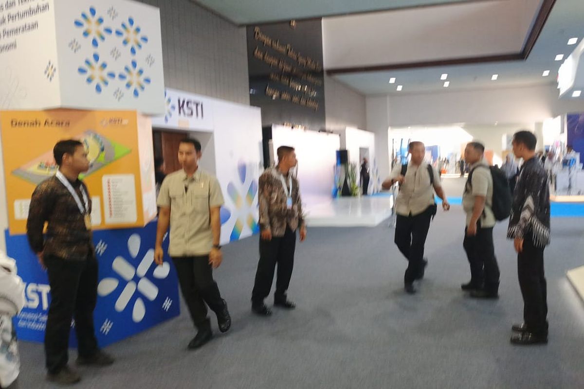Suasana jelang kedatangan Presiden Prabowo Subianto yang dijadwalkan hadir untuk membuka acara Konvensi Sains, Teknologi, dan Industri Indonesia (KSTI) 2025 yang digelar di Sasana Budaya Ganesha (Sabuga) Institut Teknologi Bandung (ITB), Jalan Tamansari, Kota Bandung, Jawa Barat, Kamis (7/8/2025).