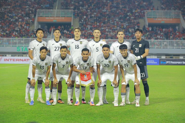Starting timnas U22 Indonesia melawan Mali dalam pertandingan persahabatan di Stadion Pakansari, Kabupaten Bogor, Selasa, (18/11/2025).