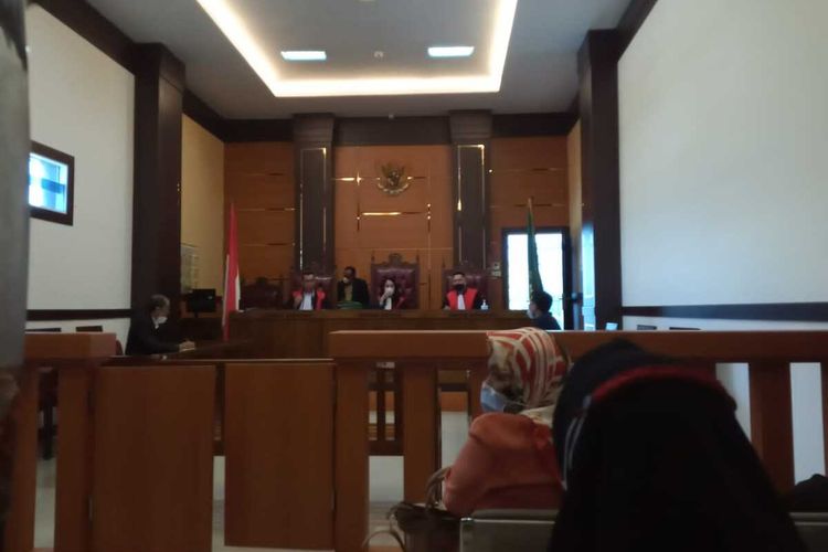 Suasana sidang gugatan terhadap rektor UNP di Pengadilan Negeri Padang, Kamis (20/1/2022).
