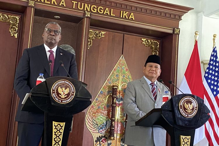 Menteri Pertahanan (Menhan) Prabowo Subianto bersama Menhan Amerika Serikat  Lloyd J Austin III di Kemenhan, Jakarta, Senin (21/11/2022).