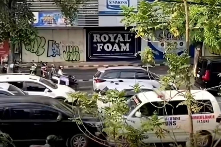 Mobil Ambulans Terhalang Innova di Jalur Contraflow Solo, Dishub Buka Suara