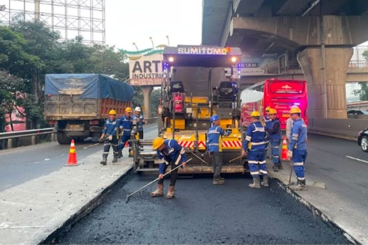 Awas, Ada Rekonstruksi Jalan di Tol Jakarta-Cikampek