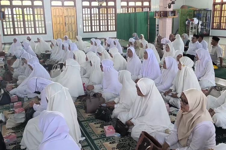 Diduga karena Kebijakan Donald Trump, 266 Calon Jemaah Haji Polewali Mandar Belum Mendapatkan Koper