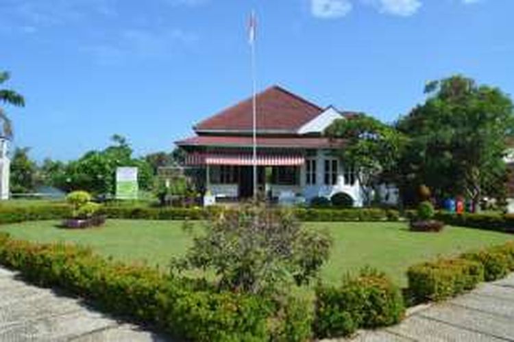 Rumah Bung Karno saat diasingkan di Bengkulu dilihat dari depan.