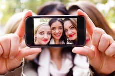 Siapa Sangka, Wanita yang Bahagia Itu Sering “Selfie” 