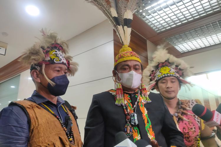 Juru Bicara Aliansi Borneo Bersatu Haji Rahmat Nasution Hamka di Kompleks Parlemen Senayan, Jakarta, Kamis (27/1/2022).