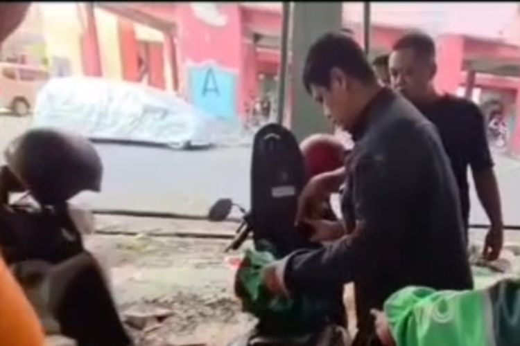 Polisi Ringkus Jambret Berjaket Ojol yang Rampas Tas hingga Seret Nenek di Semarang