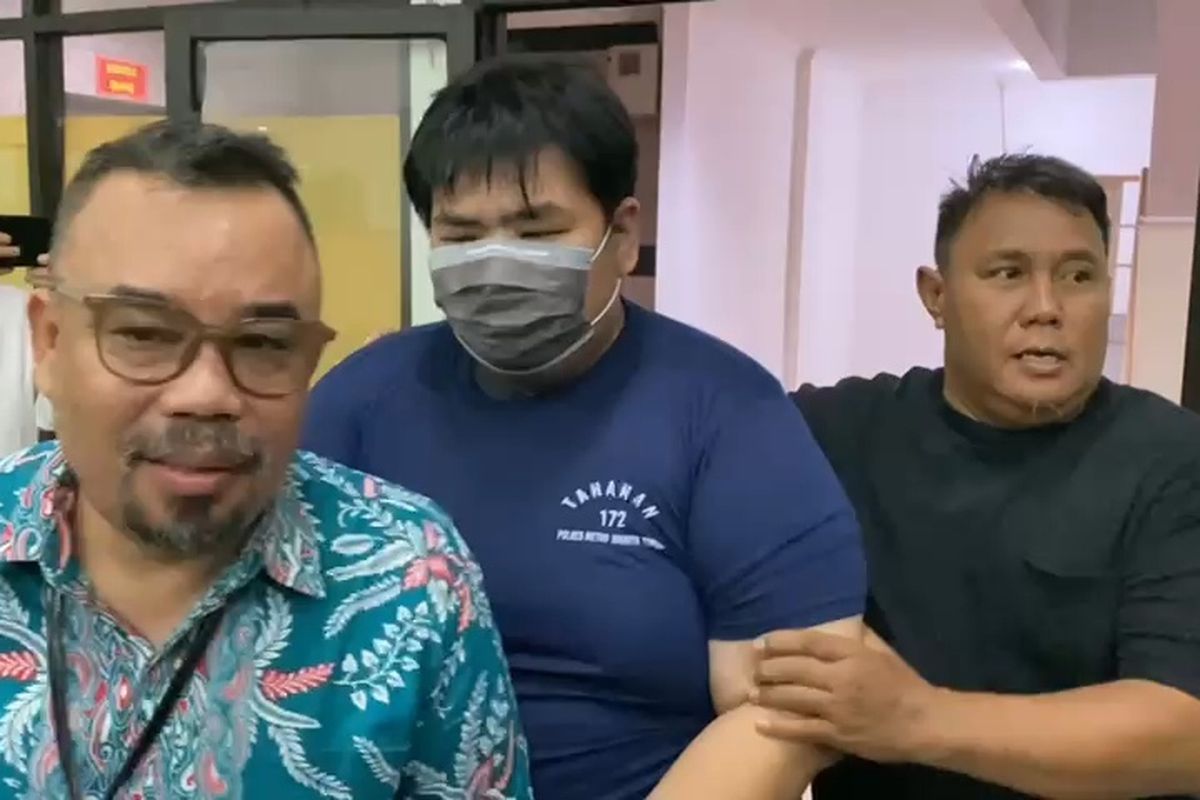 Tampang George Sugama, Anak Bos Toko Roti Penganiaya Pegawai, Saat Dihadirkan di Jumpa Pers