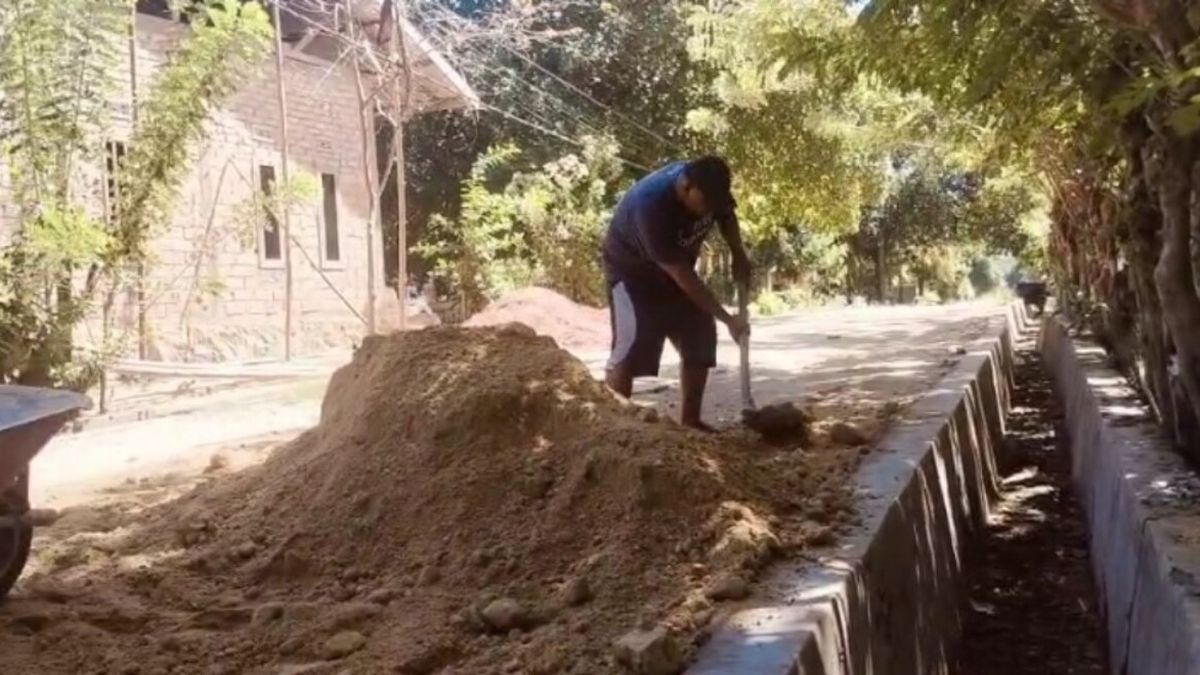 Warga Kendari Iuran Perbaiki Jalan: Beberapa Kali Ganti Wali Kota Belum Pernah Diaspal