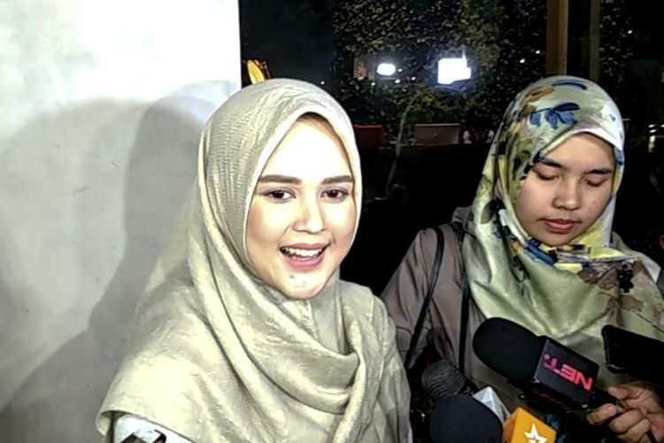 Artis peran Cut Meyriska saat ditemui di peluncuran IM Syari x Dhini Aminarti di Hotel Aviary, Tangerang Selatan, Selasa (22/1/2019).