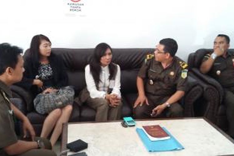 Tim P2TP2A Denpasar saat menemui Jaksa di Kejaksaan Tinggi Bali 