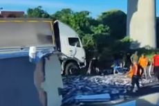 Truk Bermuatan Ikan Kecelakaan di Tol Japek, Arus Lalu Lintas Padat