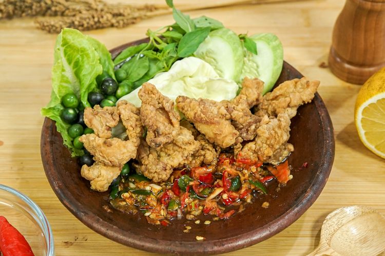 Sambal goang dengan ayam goreng ala Foodplace.