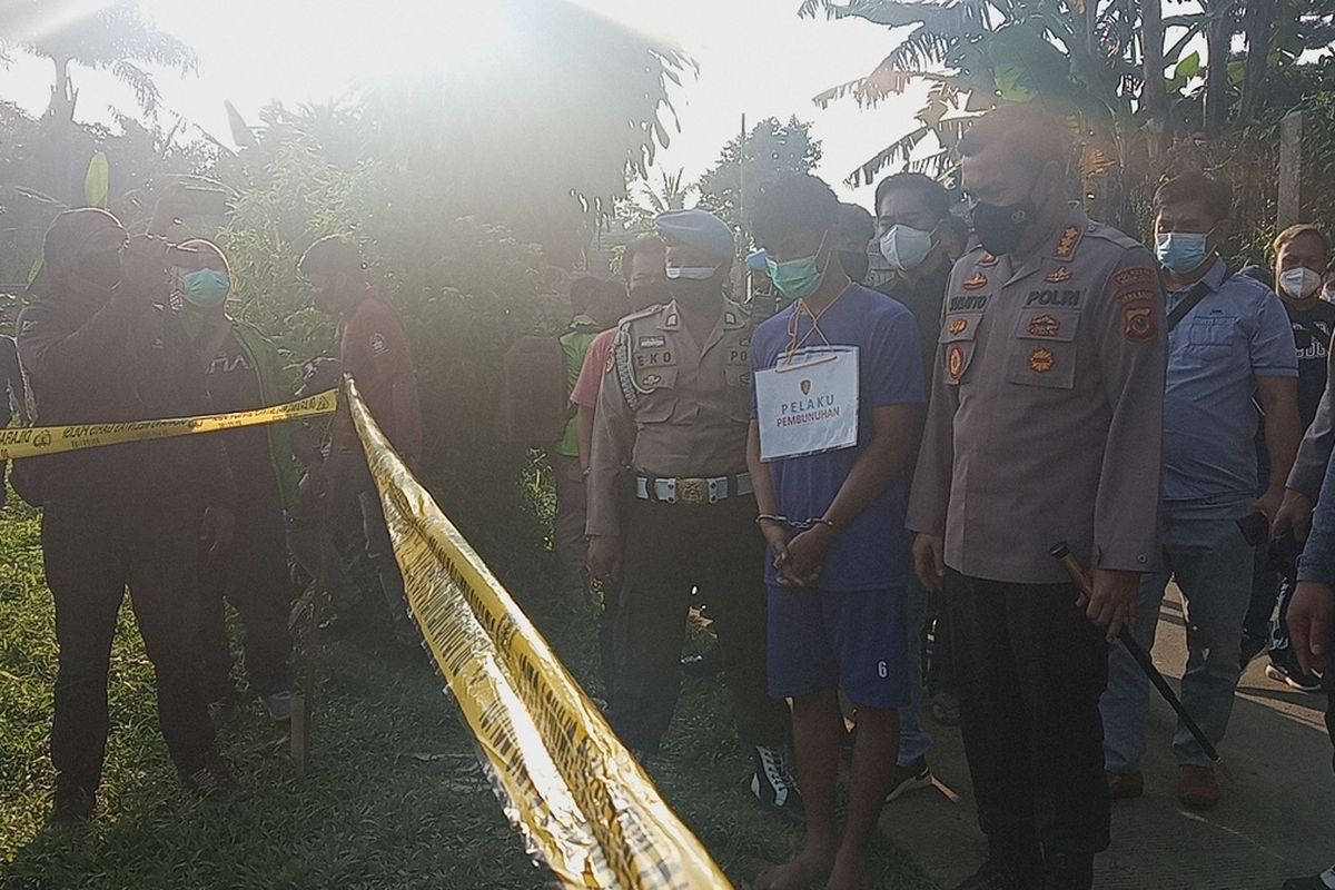 Polres Bogor bersama Polresta Kota Bogor mengungkap dua kasus pembunuhan yang terjadi di dua tempat yakni di Kota Bogor dan Kabupaten Bogor atau tepatnya kawasan Puncak, Jawa Barat, Kamis (11/3/2021).