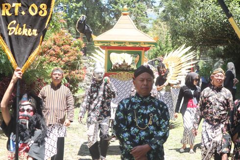 Kirab Budaya di Dusun Sleker Semarang, Wisatawan Ikut Berebut Gunungan Hasil Bumi