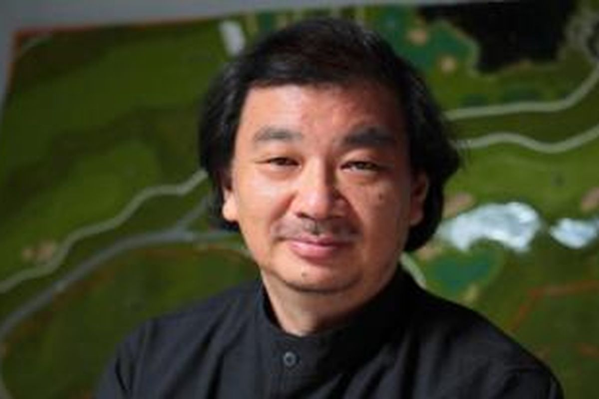 Shigeru Ban memenangkan Penghargaan Arsitektur Pritzker 2014. Arsitek kelahiran Jepang 1957 tersebut dikenal dengan kecenderungannya menemukan sesuatu yang baru serta desain humanitarian dalam merespon bencana alam. 